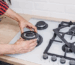 a men fix the gas cooker